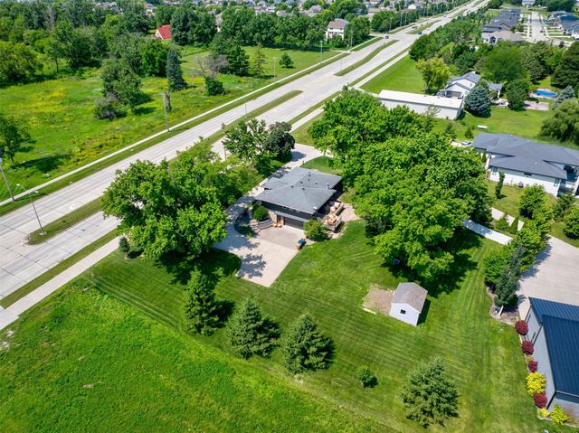 15721 Meredith Drive, Urbandale, IA 50323