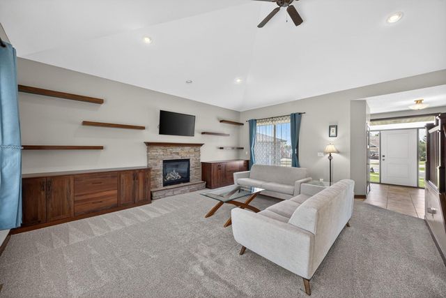 1721 Echo Ridge Street SW, Rochester, MN 55902