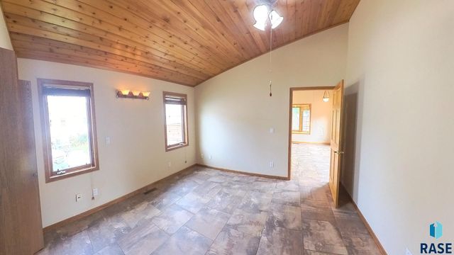 438 S Elmwood Ave Avenue, Sioux Falls, SD 57104