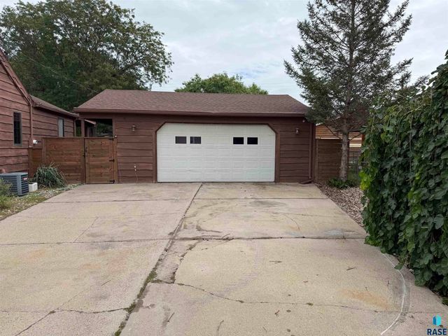 438 S Elmwood Ave Avenue, Sioux Falls, SD 57104