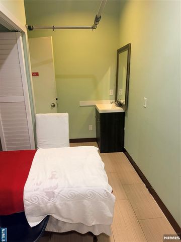 184 Rivervale Road, River Vale, NJ 07675
