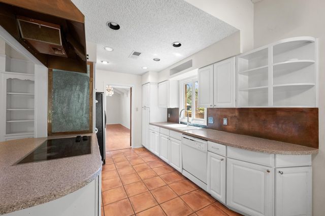 2507 Comburg Castle WAY, Austin, TX 78748