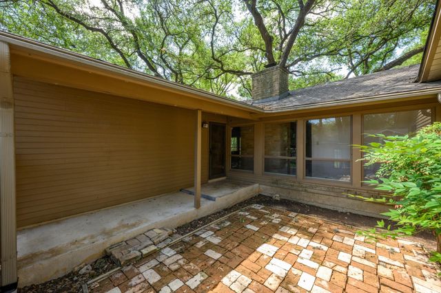 2507 Comburg Castle WAY, Austin, TX 78748