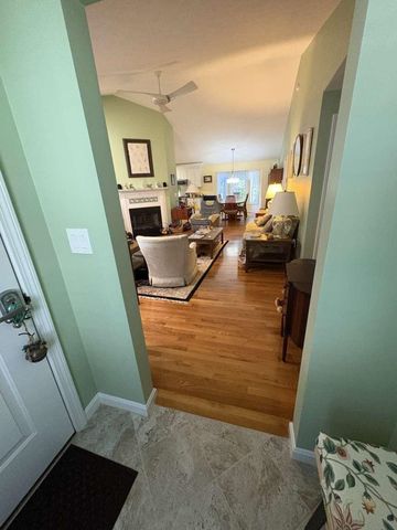 4 Ivy Lane, Nashua, NH 03063