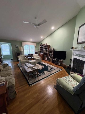 4 Ivy Lane, Nashua, NH 03063