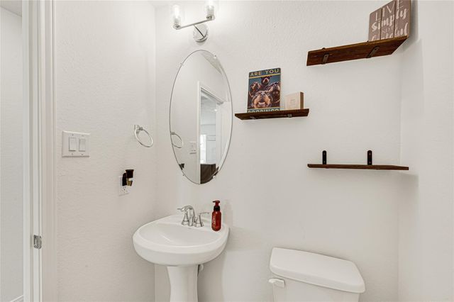 5510 Blackbird Lane, Hitchcock, TX 77563