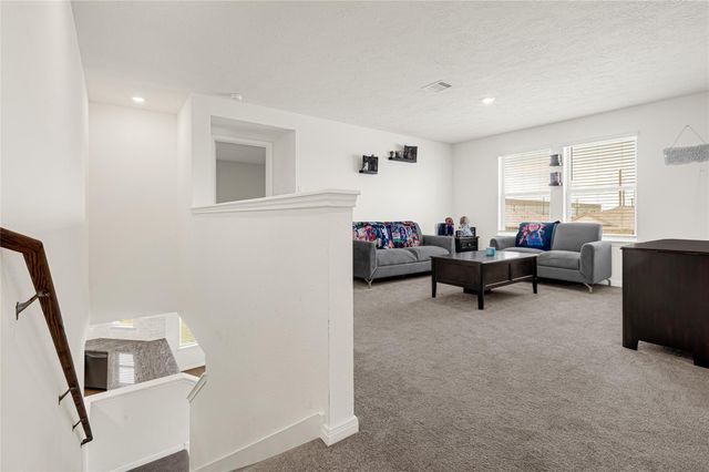 5510 Blackbird Lane, Hitchcock, TX 77563