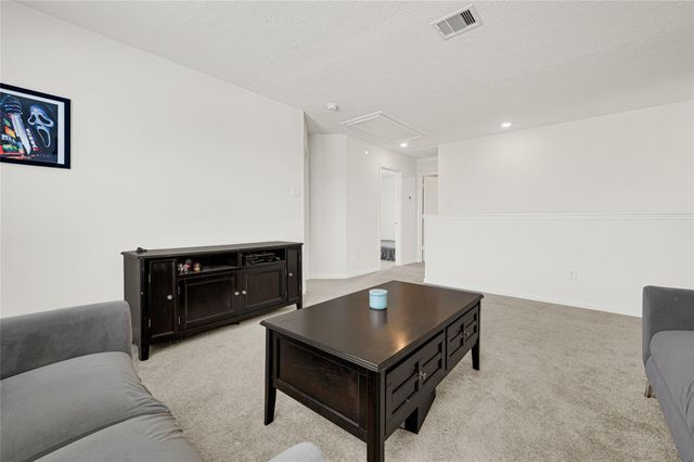 5510 Blackbird Lane, Hitchcock, TX 77563