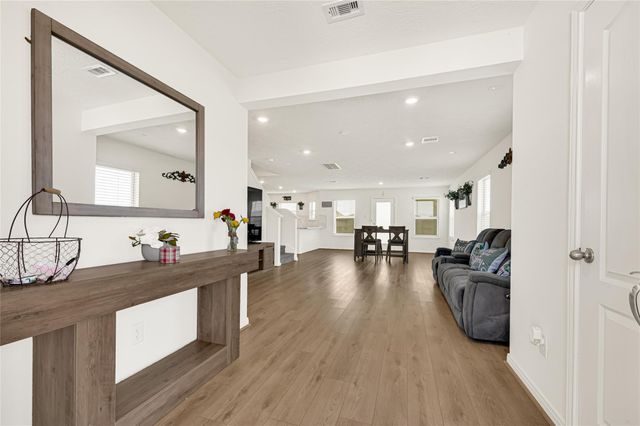 5510 Blackbird Lane, Hitchcock, TX 77563