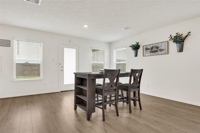 5510 Blackbird Lane, Hitchcock, TX 77563
