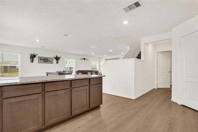 5510 Blackbird Lane, Hitchcock, TX 77563