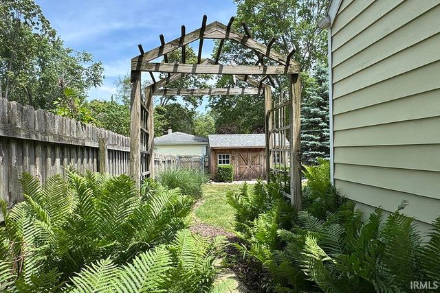 2522 Greenleaf Boulevard, Elkhart, IN 46514