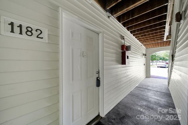 1182 Plaza Walk Drive, Charlotte, NC 28215