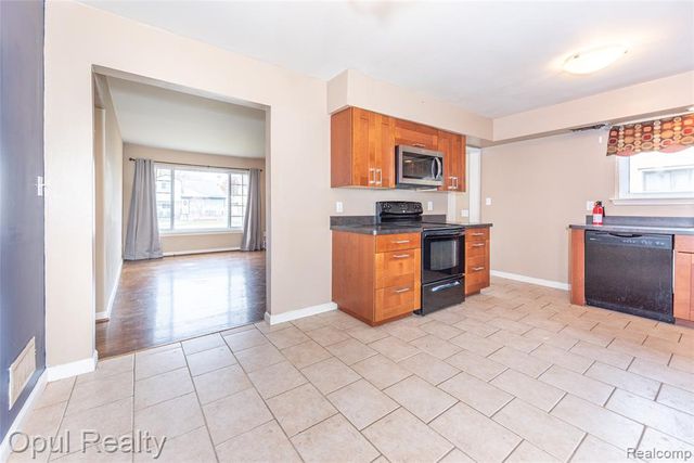 8234 Perrin Avenue, Westland, MI 48185