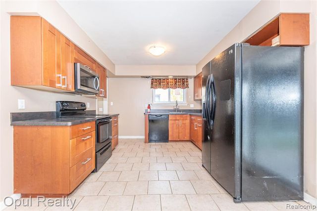 8234 Perrin Avenue, Westland, MI 48185