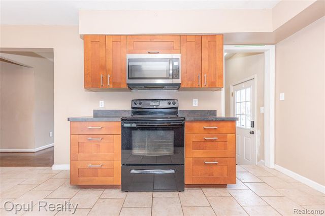 8234 Perrin Avenue, Westland, MI 48185