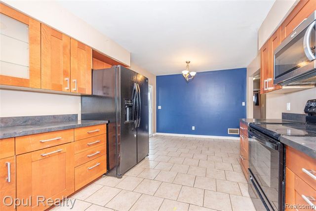 8234 Perrin Avenue, Westland, MI 48185