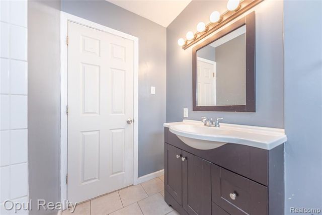 8234 Perrin Avenue, Westland, MI 48185