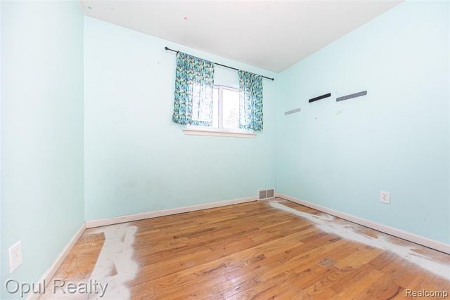 8234 Perrin Avenue, Westland, MI 48185