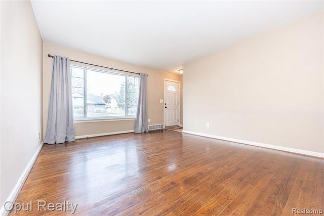 8234 Perrin Avenue, Westland, MI 48185