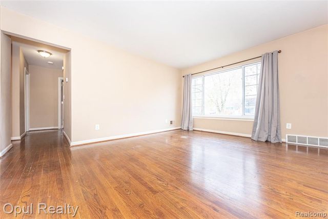 8234 Perrin Avenue, Westland, MI 48185