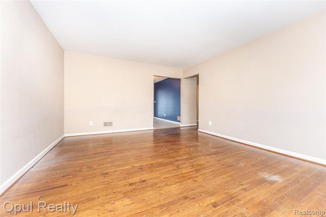 8234 Perrin Avenue, Westland, MI 48185