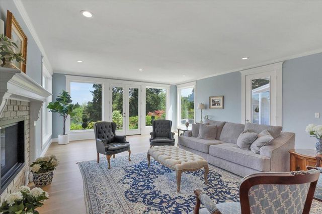 4698 Wallace Road NW, Salem, OR 97304