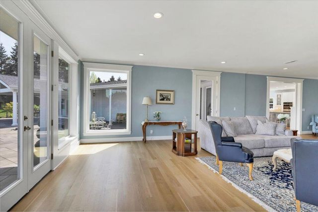 4698 Wallace Road NW, Salem, OR 97304