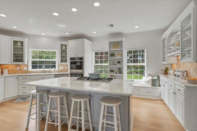 4698 Wallace Road NW, Salem, OR 97304