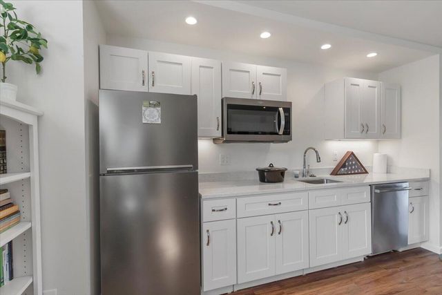 4698 Wallace Road NW, Salem, OR 97304