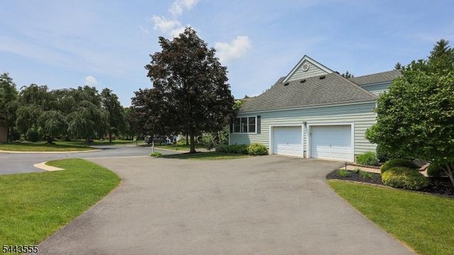 102 Mitchell Close, Hillsborough Twp., NJ 08844