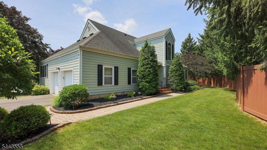 102 Mitchell Close, Hillsborough Twp., NJ 08844