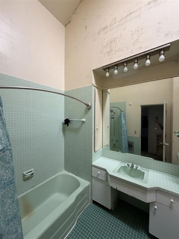 1322 Woodkrest Drive, Flint, MI 48532