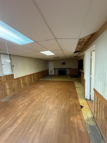 1322 Woodkrest Drive, Flint, MI 48532