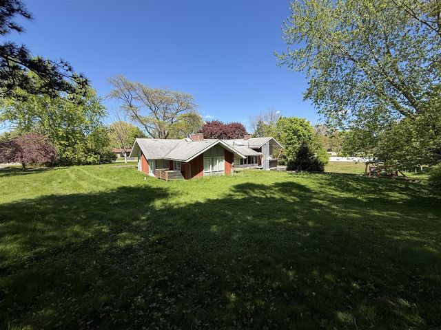 1322 Woodkrest Drive, Flint, MI 48532