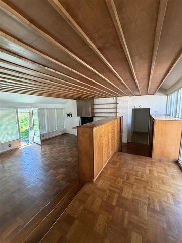 1322 Woodkrest Drive, Flint, MI 48532