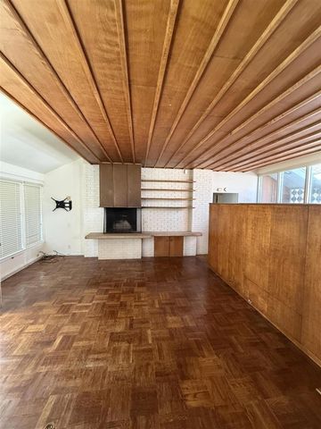 1322 Woodkrest Drive, Flint, MI 48532