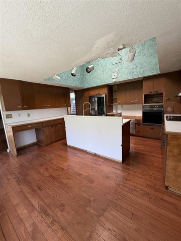 1322 Woodkrest Drive, Flint, MI 48532
