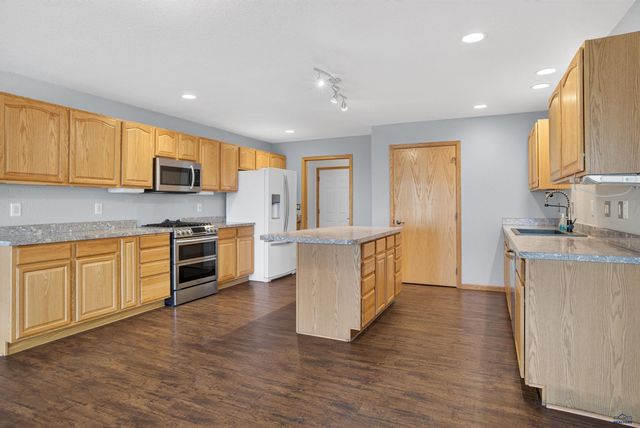 6754 DOVER LN, Summerset, SD 57718