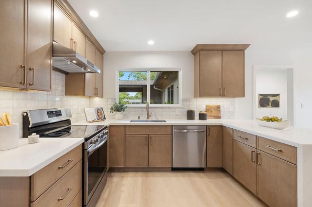 3590 Lupine Avenue, Palo Alto, CA 94303