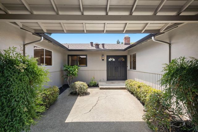 3590 Lupine Avenue, Palo Alto, CA 94303