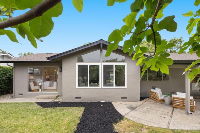 3590 Lupine Avenue, Palo Alto, CA 94303