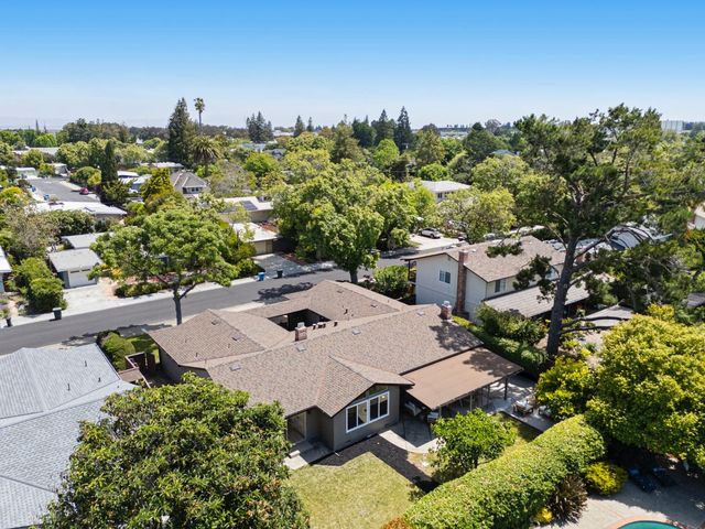 3590 Lupine Avenue, Palo Alto, CA 94303