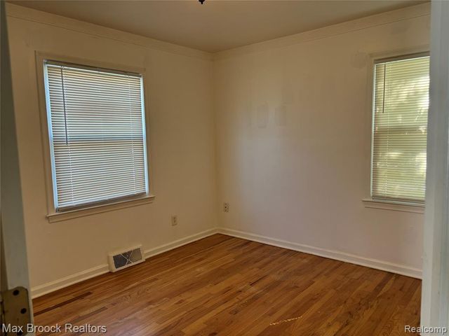 26601 Dartmouth Street, Madison Heights, MI 48071
