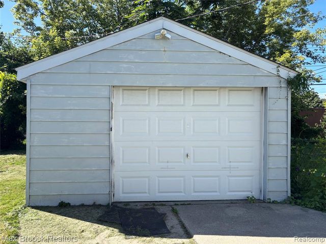 26601 Dartmouth Street, Madison Heights, MI 48071