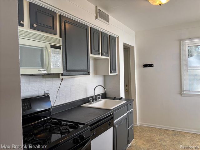 26601 Dartmouth Street, Madison Heights, MI 48071