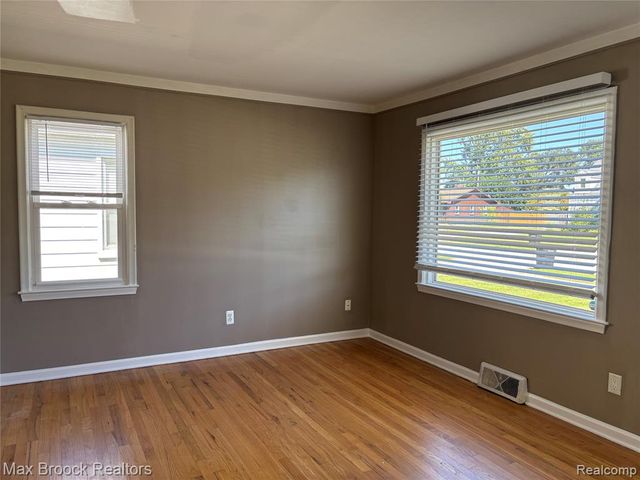 26601 Dartmouth Street, Madison Heights, MI 48071