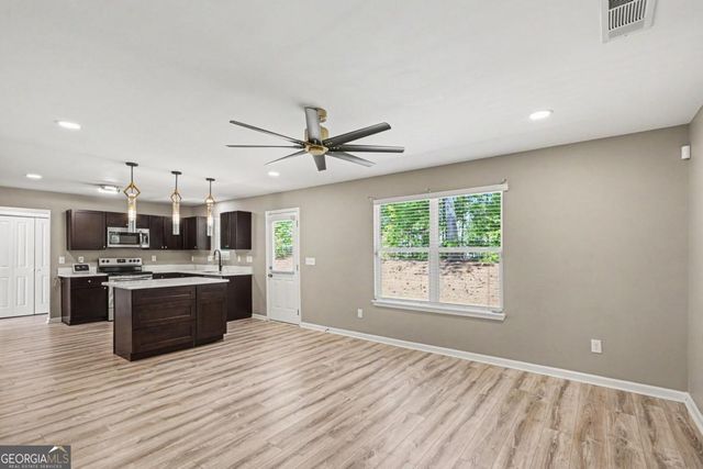1128 Oak Hollow Lane, Hampton, GA 30228