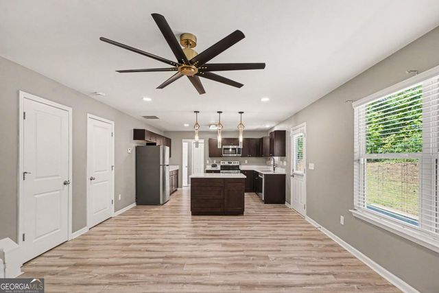 1128 Oak Hollow Lane, Hampton, GA 30228