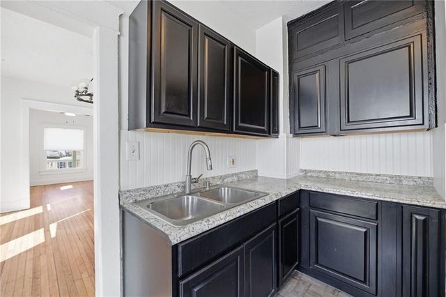 3327 Garfield Avenue, Kansas City, MO 64109